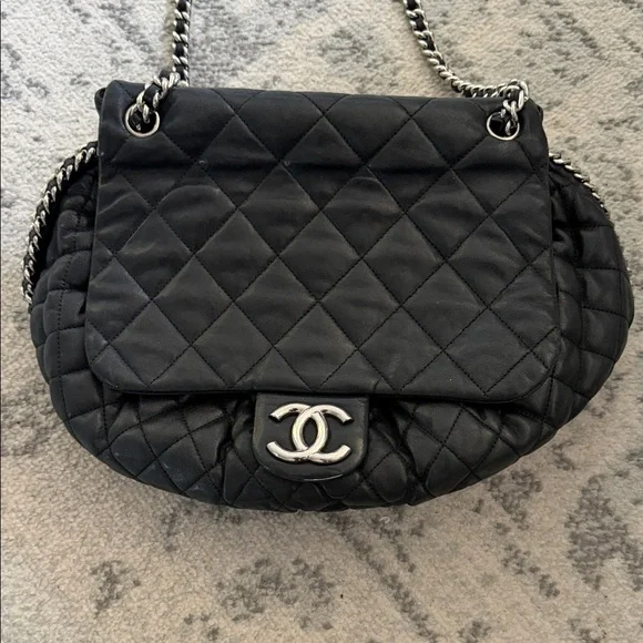CHANEL Black Quilted Shoulder Bag with CC Logo and Chain Strap - Picture 1 of 3